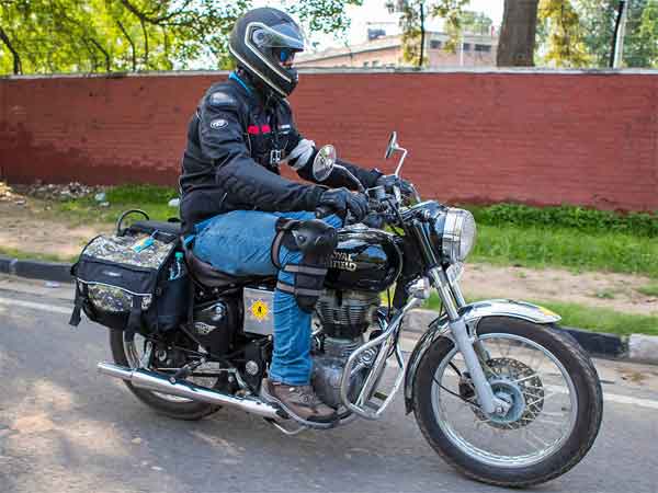 200சிசி-யில் இருந்து 500சிசி-க்குள் அதிகளவில் விற்பனையாகும் பைக் எது தெரியுமா? டாப்-10 பைக்குகள் இதோ...