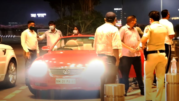 ஷாருக்கானிடம் இப்படிப்பட்ட அரிய கார் எல்லாம் இருக்கா!! அப்போவே இதன் விலை எவ்வளவு தெரியுமா?