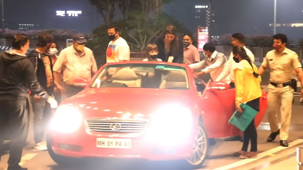 ஷாருக்கானிடம் இப்படிப்பட்ட அரிய கார் எல்லாம் இருக்கா!! அப்போவே இதன் விலை எவ்வளவு தெரியுமா?