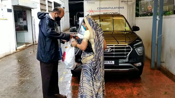 முகத்துல அப்படி ஒரு சந்தோஷம்... ஹூண்டாய் கிரெட்டாவை பரிசளித்து தந்தையை திக்குமுக்காட வைத்த மகன்...