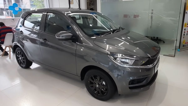 கண்ணை கவரும் கருப்பு நிறத்தில், ஷோரூமில் காட்சிதந்த டாடா டியாகோ ஸ்பெஷல் எடிசன்!!