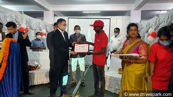 பெங்களூருவில் புதிய கார் சேவையை துவங்கியது டொயோட்டா!! அனைத்து பிராண்ட் கார்களுக்கும் சேவை...