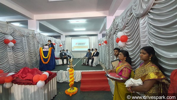 பெங்களூருவில் புதிய கார் சேவையை துவங்கியது டொயோட்டா!! அனைத்து பிராண்ட் கார்களுக்கும் சேவை...