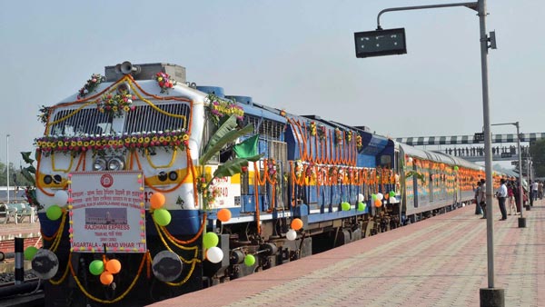 ஒற்றை பெண்ணுக்காக முழு வேகத்தில் இயங்கிய ரயில்... வடகிழக்கு ரயில்வேதுறையின் சபாஷ் செயல்... என்ன தெரியுமா?