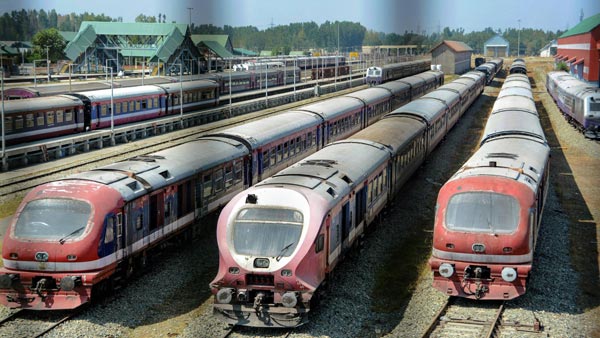 ஒற்றை பெண்ணுக்காக முழு வேகத்தில் இயங்கிய ரயில்... வடகிழக்கு ரயில்வேதுறையின் சபாஷ் செயல்... என்ன தெரியுமா?