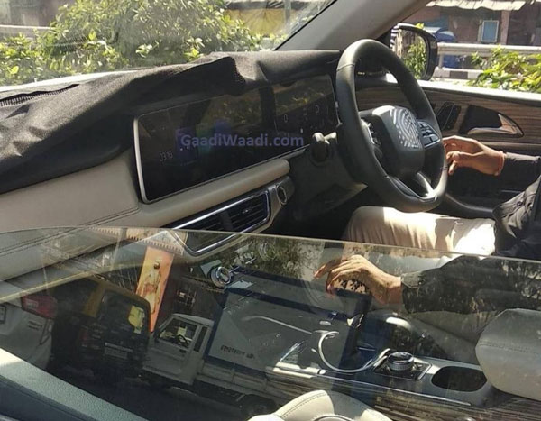 சொகுசு காராக மாறுகிறது புதிய மஹிந்திரா எக்ஸ்யூவி500... வேற லெவலில் கெத்து காட்டப் போகிறது!