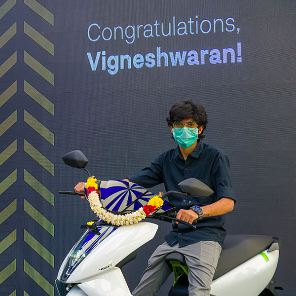 கோவை வாசிகளே காசை கரியாக்காதீங்க... பெட்ரோல் டூ-வீலர்களுக்கு குட்-பை சொல்லும் நேரம் வந்தாச்சு...