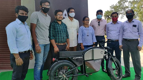 வெறும் ரூ.50,000 மட்டுமே... ஹைதராபாத்தில் டெலிவிரி துவங்கியது ஆட்டம் 1.0 எலக்ட்ரிக் பைக்!!
