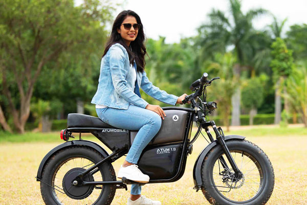 வெறும் ரூ.50,000 மட்டுமே... ஹைதராபாத்தில் டெலிவிரி துவங்கியது ஆட்டம் 1.0 எலக்ட்ரிக் பைக்!!