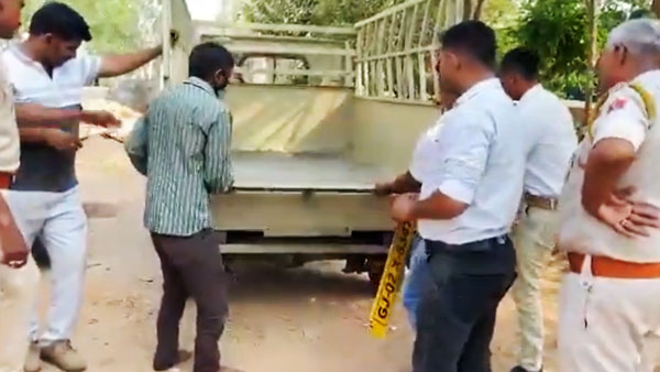 மதுபானங்களை ஒளித்து வைத்த ரகசிய அறை... திரை படங்களில்கூட இப்படி நடந்து இருக்குமா தெரியல? என்னமா யோசிக்கிராங்க...