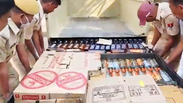 மதுபானங்களை ஒளித்து வைத்த ரகசிய அறை... திரை படங்களில்கூட இப்படி நடந்து இருக்குமா தெரியல? என்னமா யோசிக்கிராங்க...