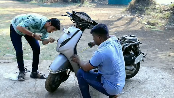 பெட்ரோல் விலை உயர்வில் இருந்து தப்பிக்க இப்படி ஒரு வாகனமே இப்போ தேவ... இது பெட்ரோலால் மட்டுமல்ல பேட்டரியிலும் ஓடும்...