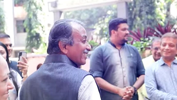 தந்தையின் பிறந்த நாளில் மகன் கொடுத்த ஆச்சரிய பரிசு... எத்தனை பேருக்கு இப்படி கிடைக்கும் சொல்லுங்க?
