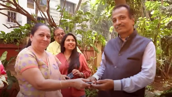 தந்தையின் பிறந்த நாளில் மகன் கொடுத்த ஆச்சரிய பரிசு... எத்தனை பேருக்கு இப்படி கிடைக்கும் சொல்லுங்க?