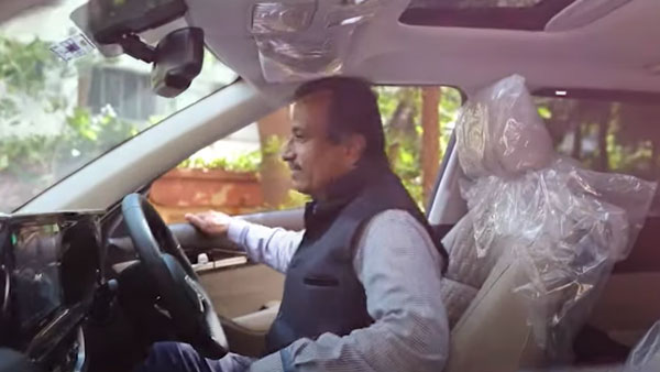 தந்தையின் பிறந்த நாளில் மகன் கொடுத்த ஆச்சரிய பரிசு... எத்தனை பேருக்கு இப்படி கிடைக்கும் சொல்லுங்க?