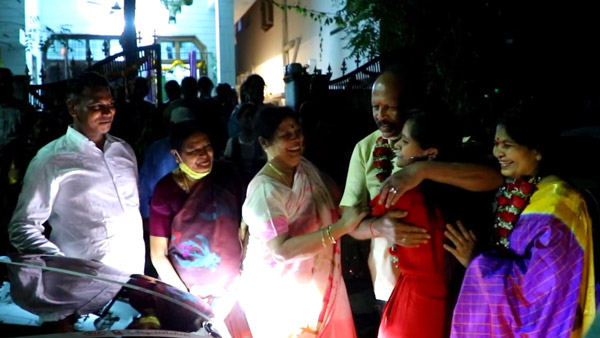 திருமண நாளன்று அசத்தலான பரிசு வழங்கிய பிள்ளைகள்... இந்த தகவல் உங்க பெற்றோர் கண்களில் படாமல் பார்த்துக்கோங்க!