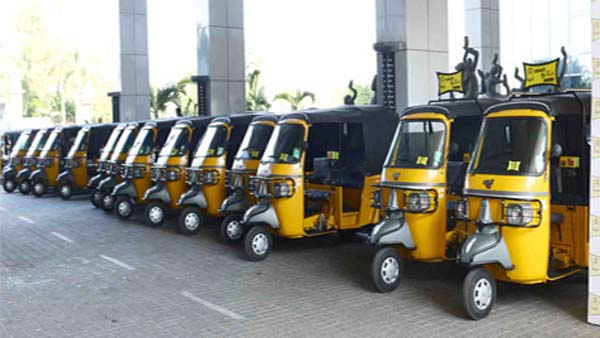 இரவில் ஆட்டோ ஓட்டுநர், பகலில் கல்லூரி மாணவன்... 10, 12ம் வகுப்புகளில் தேர்ச்சிகூட ஆகாத ஆட்டோ ஓட்டுநரின் சாதனை கதை!