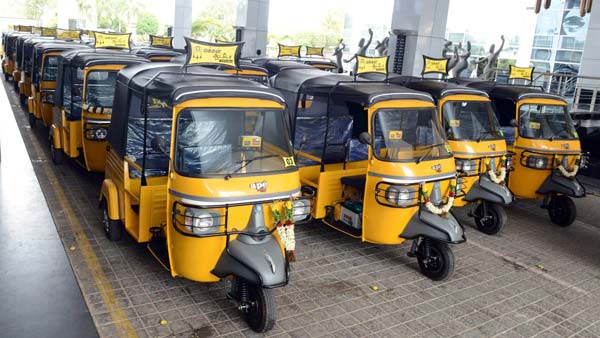 இரவில் ஆட்டோ ஓட்டுநர், பகலில் கல்லூரி மாணவன்... 10, 12ம் வகுப்புகளில் தேர்ச்சிகூட ஆகாத ஆட்டோ ஓட்டுநரின் சாதனை கதை!