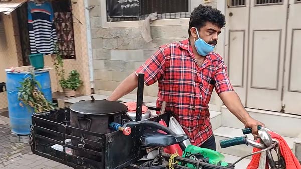 சைக்கிளையே ஓட்டலாக மாற்றிய நபர்... தோசை முதல் பீட்சா வரை... 13 மில்லியன் பார்வையாளர்களை பெற்ற வீடியோ!!