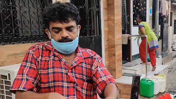 சைக்கிளையே ஓட்டலாக மாற்றிய நபர்... தோசை முதல் பீட்சா வரை... 13 மில்லியன் பார்வையாளர்களை பெற்ற வீடியோ!!