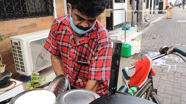 சைக்கிளையே ஓட்டலாக மாற்றிய நபர்... தோசை முதல் பீட்சா வரை... 13 மில்லியன் பார்வையாளர்களை பெற்ற வீடியோ!!