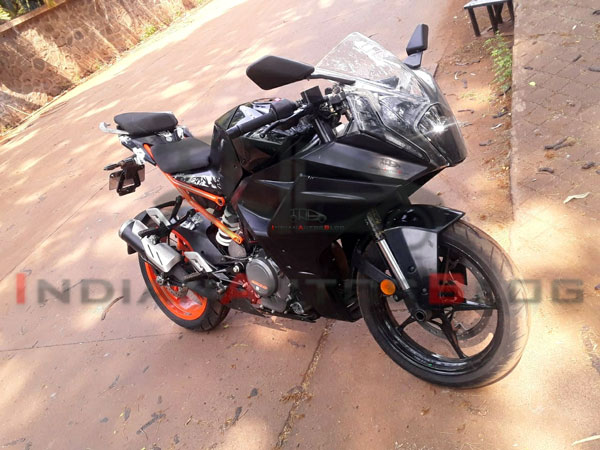 முதன்முதலாக இந்தியாவில் காட்சிதந்த கேடிஎம் ஆர்சி390!! பைக் மொத்தமாக மாறியுள்ளது...