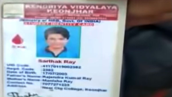 டூ-வீலரில் பள்ளிக்கு போன மாணவர்கள்... பெற்றோர்களுக்கு பாடம் கற்பித்த போலீஸ்... என்ன பாடம் தெரிஞ்சா ஷாக்காயிருவீங்க!