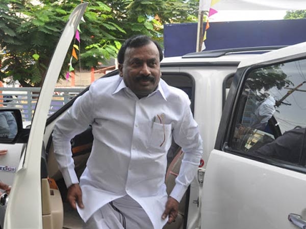 அன்னைக்கு குஷ்பூவை மறந்துட்டீங்களே... இன்னைக்கு பார்த்துடுவோம்!
