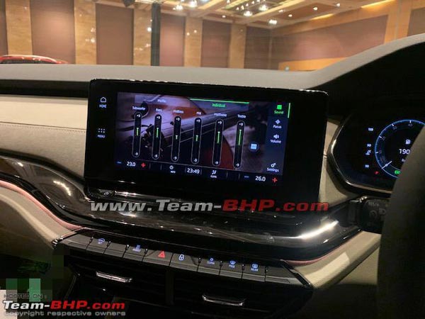 ஸ்டைலிஷான தோற்றத்தில் இந்தியாவில் காட்சிதந்த 2021 ஆக்டேவியா!