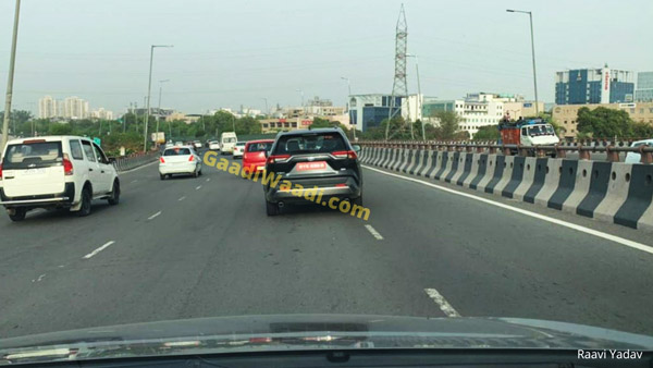 ஆர்ஏவி4 காரை இந்தியா கொண்டுவர தீவிரம் காட்டும் டொயோட்டா!! டெல்லியில் சோதனை ஓட்டம்!