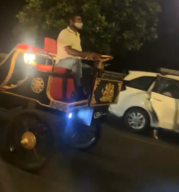 மீண்டும் பயன்பாட்டுக்கு வருகிறது சாரட் வண்டி... ஆனா குதிரை இருக்காதாம்... அப்போ வண்டி எப்படிங்க ஓடும்!!