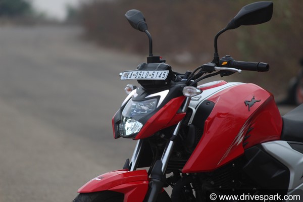 பட்ஜெட் பெர்ஃபார்மென்ஸ் பைக்குகளில் பர்ஃபெக்ட் சாய்ஸ்... புதிய டிவிஎஸ் அப்பாச்சி 160 4வி பைக்கின் ரோடு டெஸ்ட் ரிவியூ!