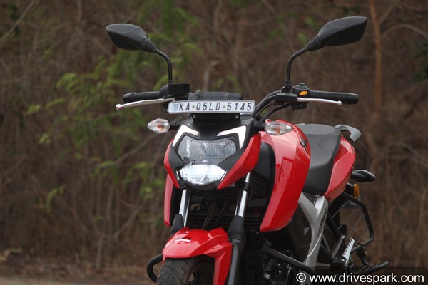பட்ஜெட் பெர்ஃபார்மென்ஸ் பைக்குகளில் பர்ஃபெக்ட் சாய்ஸ்... புதிய டிவிஎஸ் அப்பாச்சி 160 4வி பைக்கின் ரோடு டெஸ்ட் ரிவியூ!