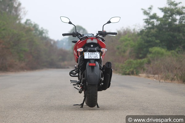 பட்ஜெட் பெர்ஃபார்மென்ஸ் பைக்குகளில் பர்ஃபெக்ட் சாய்ஸ்... புதிய டிவிஎஸ் அப்பாச்சி 160 4வி பைக்கின் ரோடு டெஸ்ட் ரிவியூ!