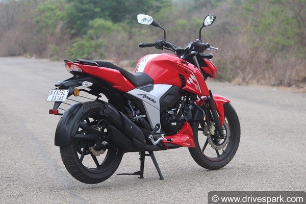 பட்ஜெட் பெர்ஃபார்மென்ஸ் பைக்குகளில் பர்ஃபெக்ட் சாய்ஸ்... புதிய டிவிஎஸ் அப்பாச்சி 160 4வி பைக்கின் ரோடு டெஸ்ட் ரிவியூ!