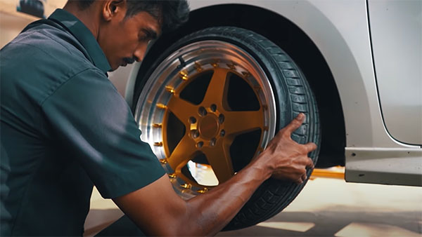 கேரளாவில் தான் இப்படிப்பட்ட கார்களை எல்லாம் பார்க்க முடியும்!! ஏர் சஸ்பென்ஷன் உடன் 2021 மாருதி ஸ்விஃப்ட்!