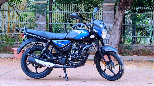 நிச்சயம் இந்த பைக் டெலிவரி மேன்களுக்கு உதவும்... ஷோரூமில் முதல் முறையாக காட்சி தந்த பஜாஜின் விலை குறைவான பைக்!!