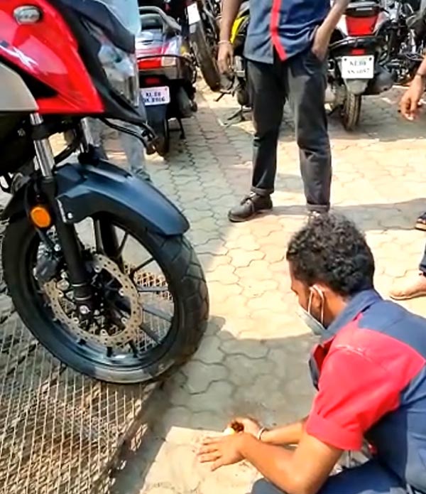 2021 ஹோண்டா சிபி500எக்ஸ் ஷோரூம்களுக்கு வருகை... அட்வென்ஜர் பைக் ரசிகர்கள் கொண்டாட்டம்...