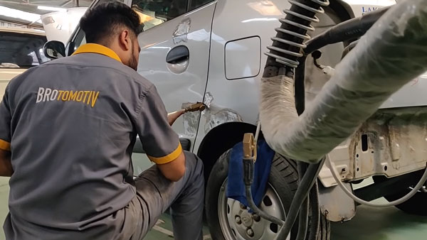 16 வருடங்கள் பழமையான ஹூண்டாய் சாண்ட்ரோ கார்... மீண்டும் புதிய தோற்றத்தில்!!