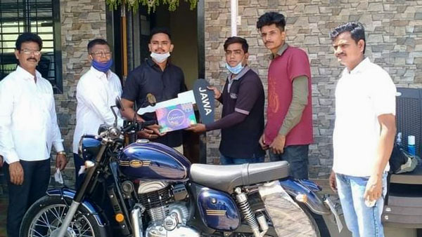 நிஜ வாழ்க்கை ஹீரோ மயூர் ஷெல்கேவை விலையுயர்ந்த பைக்கால் கவுரவித்த ஜாவா... இதோட விலை எவ்ளோ தெரியுமா?