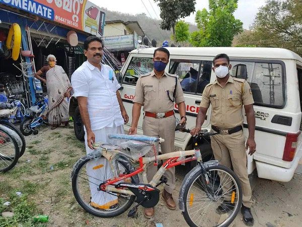 சைக்கிளை திருடிய சிறுவன்... வீடு தேடி வந்து போலீஸ் செய்த நடவடிக்கை என்ன தெரியுமா?.. இணைய உலகமே பாராட்டுது!!