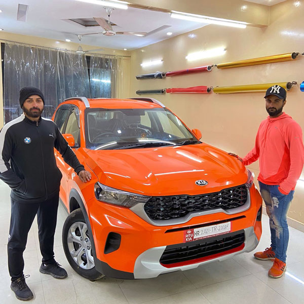 கியா சொனெட் காரை வாங்கினால், இப்படி கஸ்டமைஸ்ட் செய்யணும்!! ஆரஞ்சு கலர் பளிச்சிடுது...
