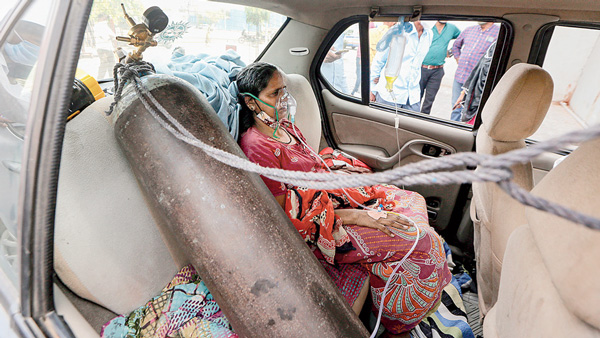 ஆக்சிஜன் வழங்குவதற்காக கார் ஆலைகளை தற்காலிகமாக மூடும் மாருதி!