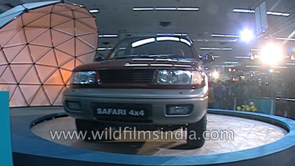 இண்டிகா, சஃபாரி கார்களுடன் ரத்தன் டாடா...!! 1998 ஆட்டோ எக்ஸ்போவில் எடுக்க அரிய வீடியோ...!
