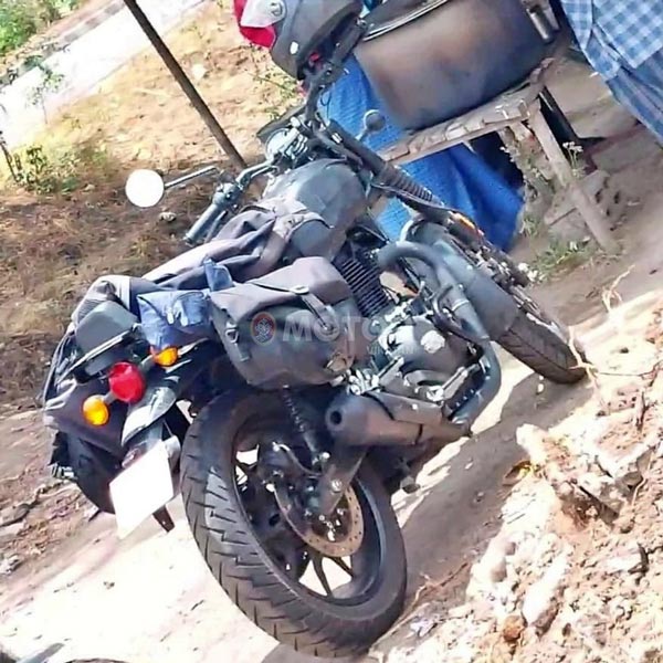 ஹிமாலயன் உடன் சோதனை ஓட்டத்தில் ராயல்என்பீல்டு ஹண்டர் 350!! ஹேண்டில்பார் நன்கு அகலமாக இருக்கு...