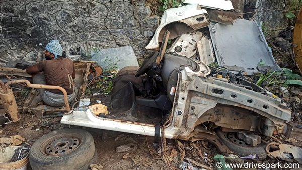 ரெனோ டீலரிலேயே பழைய கார்களை அழிக்கக் கொடுக்கலாம்... டூவீலரை கொடுப்பவர்களுக்கும் அதிரடி சலுகை!