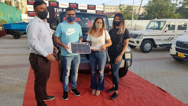 மஹிந்திரா தாரை டெலிவிரி எடுத்த இளம் இந்திய கிரிக்கெட் வீரர்!! ஆனந்த் மஹிந்திராவின் அன்பளிப்பு!