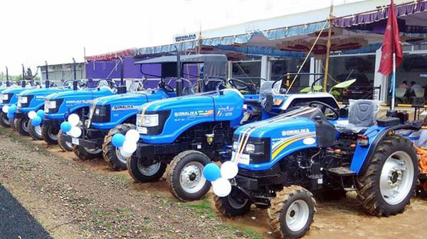 மின்சாரம்-டீசல் இரண்டிலும் இயங்கும் ஹைபிரிட் டிராக்டர் அறிமுகம்... விவசாயிகள் காச மிச்சப்படுத்த இதுவே உகந்தது!!