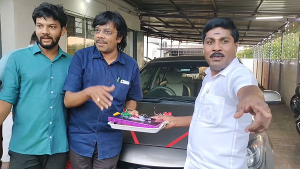 இவருக்கு எப்படி இவ்ளோ காசு வந்தது!! யுடியுப்பில் வீடியோ போட்டே காரை வாங்கிய ஜிபி முத்து!