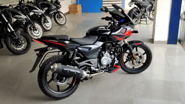 பல்சர் 220எஃப் பைக்கின் வரிசையில் 250எஃப் பைக்கை தயாரிக்கும் பஜாஜ்!! பைக் கிட்டத்தட்ட இப்படிதாங்க இருக்கும்...